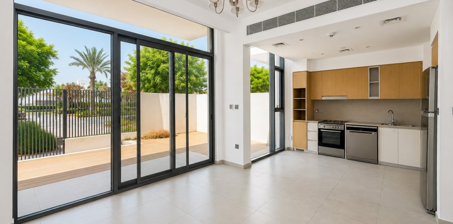 Maison de ville à Arabian Ranches 3, Dubai, EAU: 3 chambres, 179.84 m2 № 757551