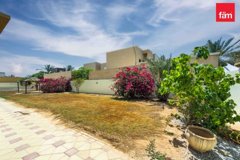 Vila u gradu Al Barsha, Dubai, UAE 4 spavaće sobe, 1393.5 m2 Br. 715092 - Slika 5