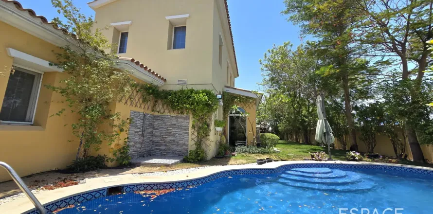 Řadový dům v Arabian Ranches, Dubai, SAE 4 ložnice, 581 m² Č.: 650286