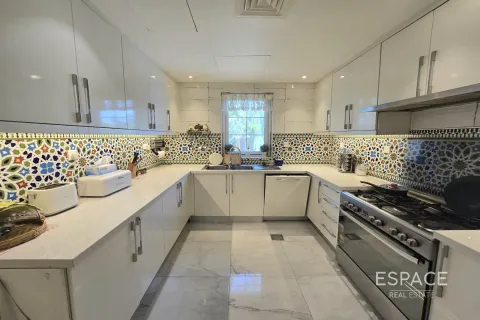 Řadový dům v Arabian Ranches, Dubai, SAE 4 ložnice, 581 m² Č.: 650286 - fotografie 7