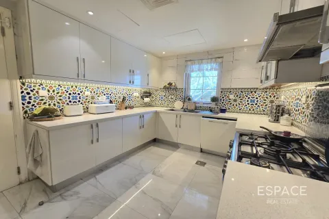 Řadový dům v Arabian Ranches, Dubai, SAE 4 ložnice, 581 m² Č.: 650286 - fotografie 6