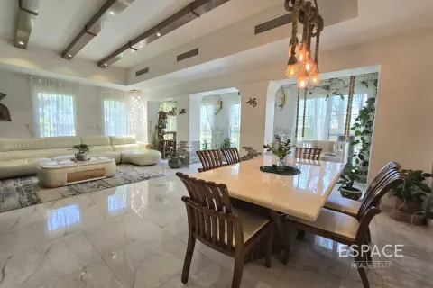 Řadový dům v Arabian Ranches, Dubai, SAE 4 ložnice, 581 m² Č.: 650286 - fotografie 5
