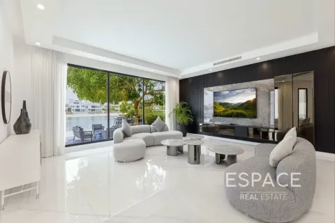Villa in Palm Jumeirah, Dubai, UAE 6 bedrooms, 650 sq.m. № 650289 - photo 2
