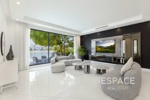 Villa para arrendamento em Palm Jumeirah, Dubai, EAU 6 quartos, 650 m2 № 650289 - foto 2