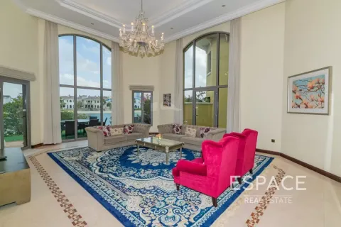 Villa en alquiler en Palm Jumeirah, Dubai, EAU 4 dormitorios, 465 m2 № 650288 - foto 2