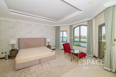 Villa en alquiler en Palm Jumeirah, Dubai, EAU 4 dormitorios, 465 m2 № 650288 - foto 5