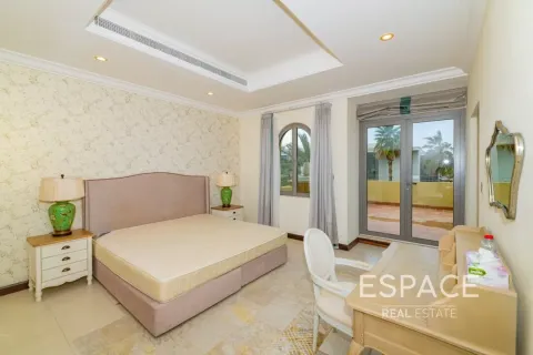 Villa en alquiler en Palm Jumeirah, Dubai, EAU 4 dormitorios, 465 m2 № 650288 - foto 7