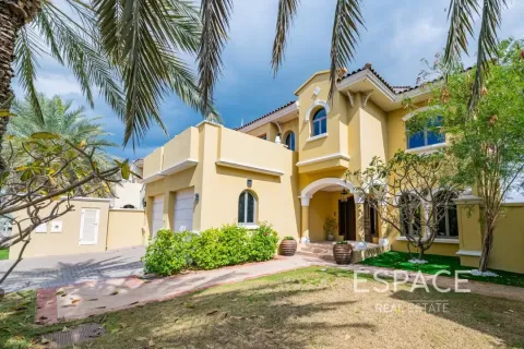 Villa en alquiler en Palm Jumeirah, Dubai, EAU 4 dormitorios, 465 m2 № 650288 - foto 1