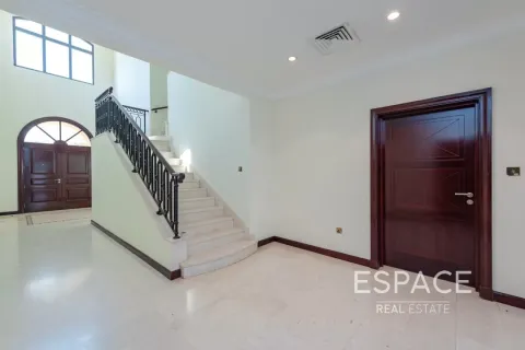 Villa in Palm Jumeirah, Dubai, UAE 4 bedrooms, 465 sq.m. № 650290 - photo 8