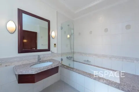 Villa in Palm Jumeirah, Dubai, UAE 4 bedrooms, 465 sq.m. № 650290 - photo 6
