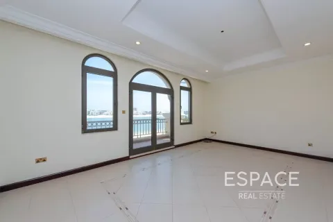 Villa in Palm Jumeirah, Dubai, UAE 4 bedrooms, 465 sq.m. № 650290 - photo 5