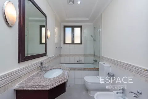Villa in Palm Jumeirah, Dubai, UAE 4 bedrooms, 465 sq.m. № 650290 - photo 15