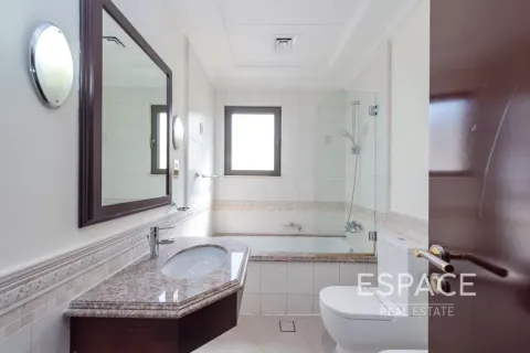 Villa in Palm Jumeirah, Dubai, UAE 4 bedrooms, 465 sq.m. № 650290 - photo 17