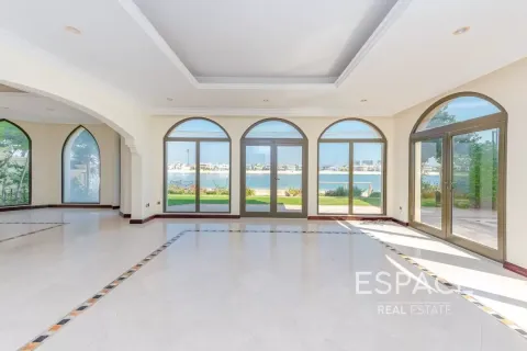 Villa in Palm Jumeirah, Dubai, UAE 4 bedrooms, 465 sq.m. № 650290 - photo 2