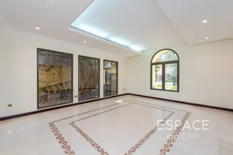 Villa in Palm Jumeirah, Dubai, UAE 4 bedrooms, 465 sq.m. № 650290 - photo 7
