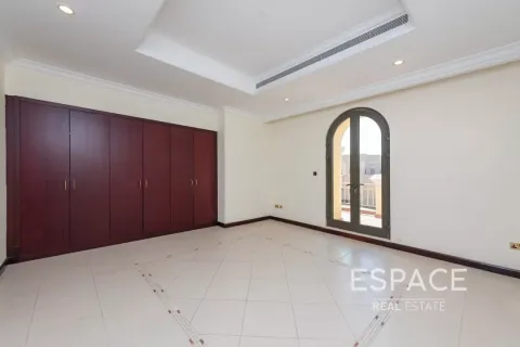 Villa in Palm Jumeirah, Dubai, UAE 4 bedrooms, 465 sq.m. № 650290 - photo 14
