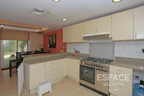 Villa The Lakes, Dubaijā, AAE 3 istabas, 234 m2 Nr. 650291 - attēls 8