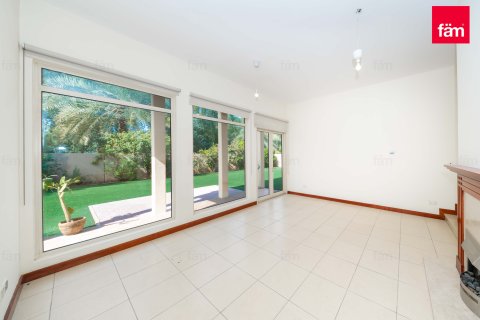 Villa te koop in Dubai, VAE 3 slaapkamers, 594.1 vr.m., nr 692887 - foto 5