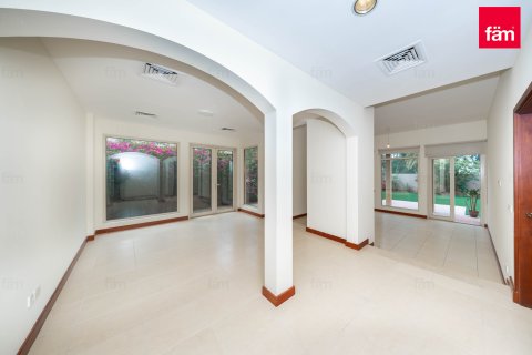 Villa te koop in Dubai, VAE 3 slaapkamers, 594.1 vr.m., nr 692887 - foto 7