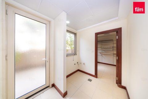 Villa te koop in Dubai, VAE 3 slaapkamers, 594.1 vr.m., nr 692887 - foto 11