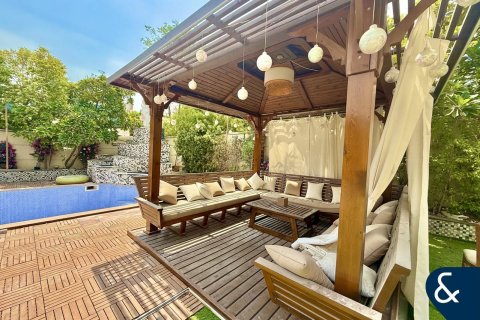 Jumeirah Park, Dubai, संयुक्त अरब अमीरात में विला, 4 बेडरूम, 465 वर्ग मीटर, संख्या 668325 - फ़ोटो 1