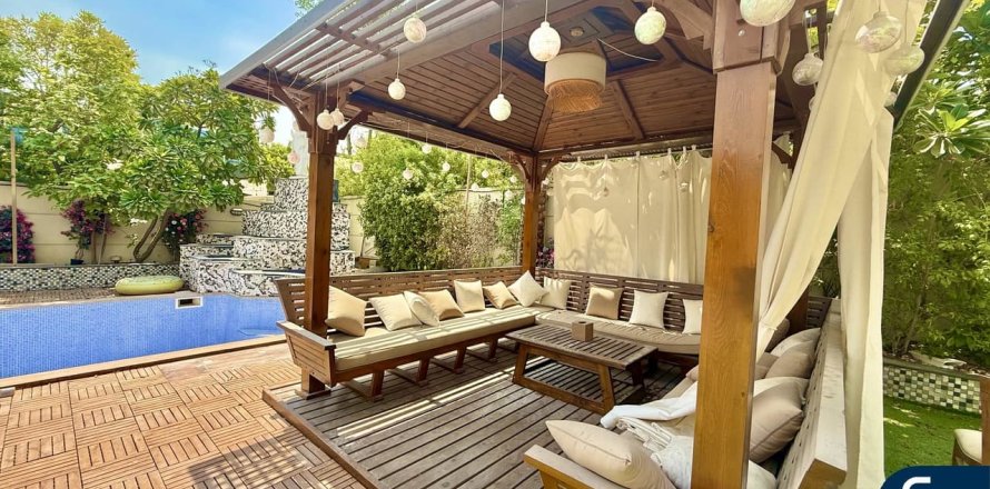 Villa en Jumeirah Park, Dubai, EAU 4 dormitorios, 465 m² № 668325