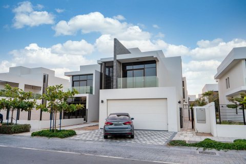 Commercial property on the Saadiyat Island, Abu Dhabi, UAE 4 bedrooms, 636 sq.m. № 594906 - photo 1