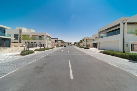 Commercial property on the Saadiyat Island, Abu Dhabi, UAE 4 bedrooms, 636 sq.m. № 594906 - photo 15