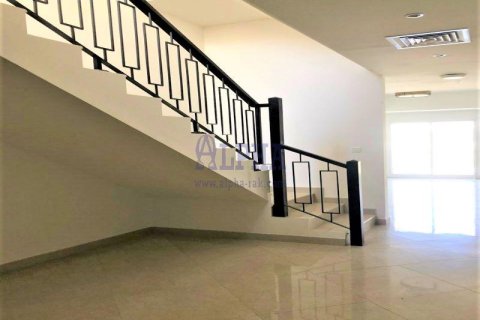 تاون هاوس للإيجار في Al Hamra Village، رأس الخيمة، الإمارات العربية المتحدة 3 غرفة نوم ، 260.1 متر مربع ، رقم 718094 - صورة 4