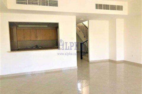 تاون هاوس للإيجار في Al Hamra Village، رأس الخيمة، الإمارات العربية المتحدة 3 غرفة نوم ، 260.1 متر مربع ، رقم 718094 - صورة 2