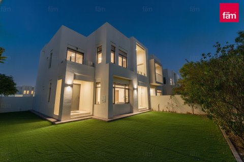 Vila di Reem, Dubai, UAE 3 bilik tidur, 324.4 meter persegi № 719643 - foto 18
