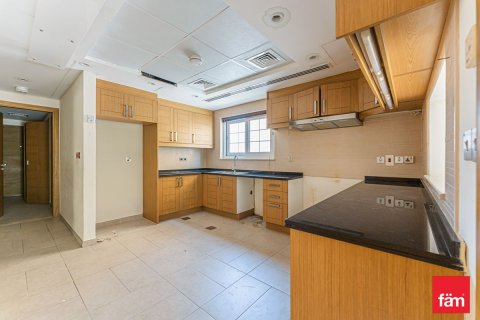 Üürile anda villa asukohaga Jumeirah Park, Dubai, AÜE: 5 magamistoaga, 749.6 m² Nr 718477 - pilt 5