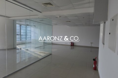 Escritório para arrendamento em Jumeirah Lake Towers, Dubai, EAU 107 m2 № 670492 - foto 1