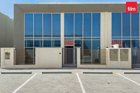 Villa in Dubai, UAE 3 bedrooms, 105.7 sq.m. № 597948 - photo 2