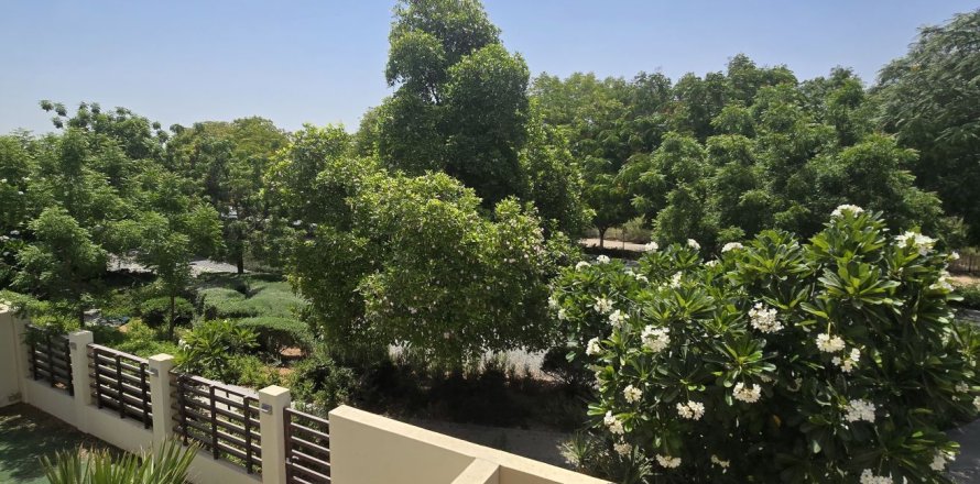 Maison de ville à Ras Al Khaimah, EAU: 3 chambres, 302 m2 № 735009