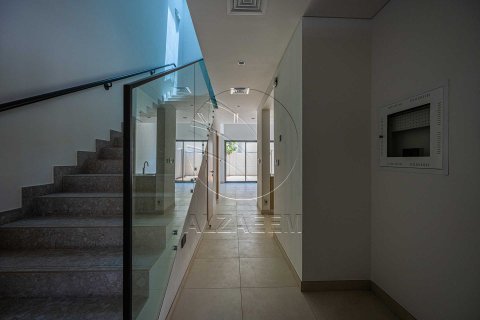 Řadový dům v Abu Dhabi, SAE 3 ložnice, 211 m² Č.: 700647 - fotografie 6
