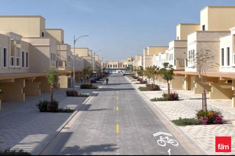 Villetta a schiera in affitto a Dubai, EAU 3 camere da letto, 144 mq. № 714015 - foto 5