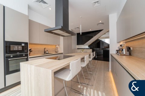 Villa itt: Al Barari, Dubai, EAE, 4 hálószoba, 180 m², azonosító: 698112 - fénykép 2