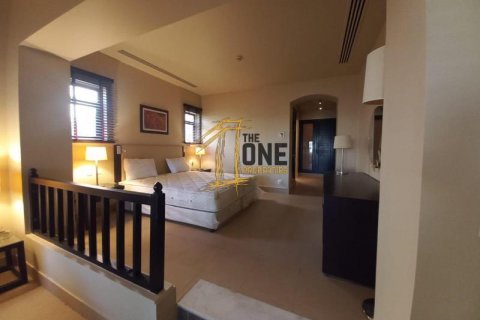 Vilë në Ras Al Khaimah Waterfront, Emiratet e Bashkuara Arabe 3 dhoma gjumi, 355.4 m2. № 588317 - Foto 13