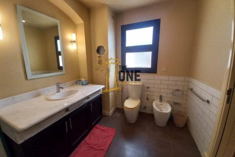 Vilë në Ras Al Khaimah Waterfront, Emiratet e Bashkuara Arabe 3 dhoma gjumi, 355.4 m2. № 588317 - Foto 10