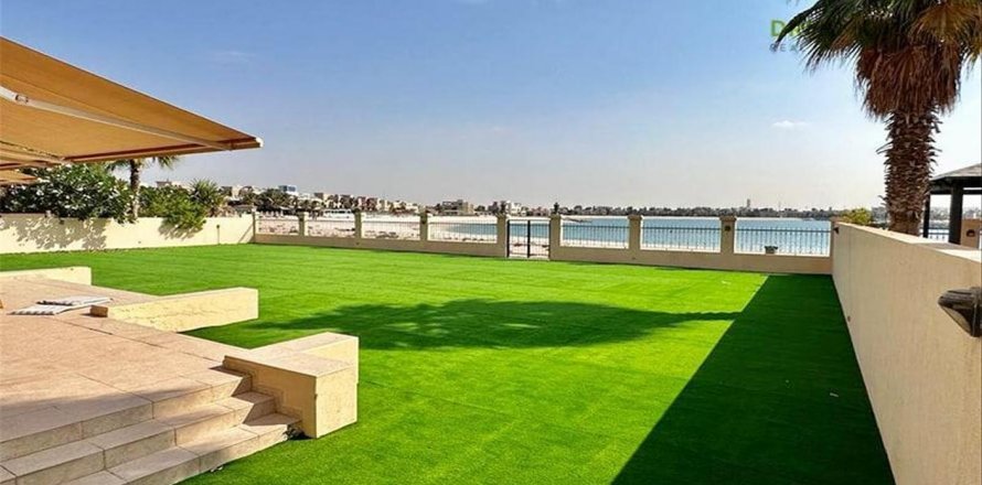 Villa in Al Hamra Village, Ras Al Khaimah, VAE: 5 Schlafzimmer, 626.5 m2 Nr. 588394