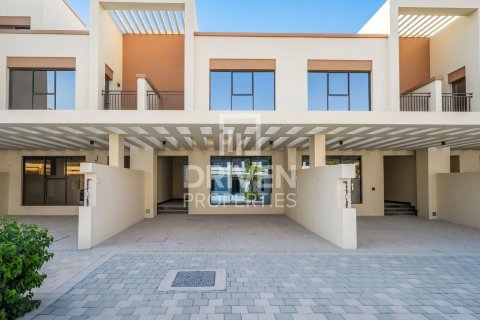 Villetta a schiera in vendita a Damac Lagoons, Dubai, EAU 4 camere da letto, 144 mq. № 741674 - foto 1