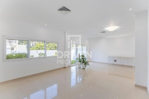 Umm Suqeim, Dubai, UAE의 임대용 빌라 침실 5개, 409제곱미터 번호 655285 - 사진 1