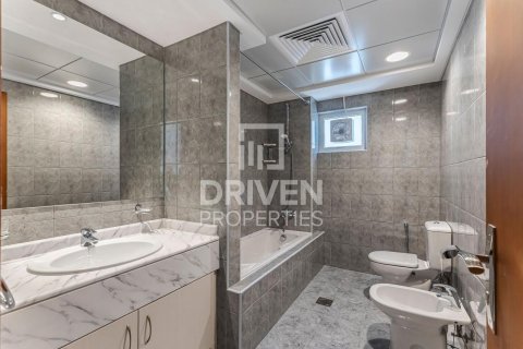 Vilă de închiriat în Umm Suqeim, Dubai, EAU 5 dormitoare, 409 mp.  №655285 - poză 11