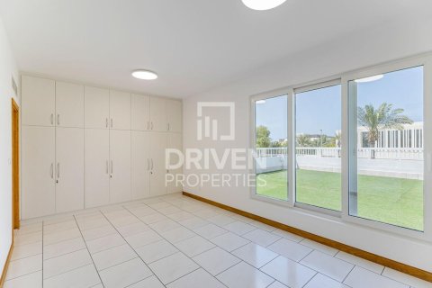 Umm Suqeim, Dubai, UAE의 임대용 빌라 침실 5개, 409제곱미터 번호 655285 - 사진 27