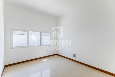 Vilă de închiriat în Umm Suqeim, Dubai, EAU 5 dormitoare, 409 mp.  №655285 - poză 4