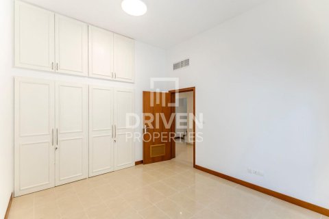 Vilă de închiriat în Umm Suqeim, Dubai, EAU 5 dormitoare, 409 mp.  №655285 - poză 3
