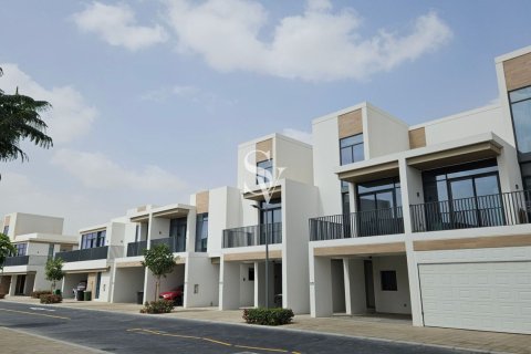 Adosado en Arabian Ranches 3, Dubai, EAU 3 dormitorios, 1138 m² № 701658