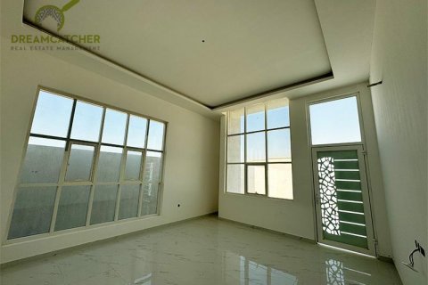 Vila v Al Qusaidat, Ras Al Khaimah, SAE 5 ložnice, 650.1 m² Č.: 588461 - fotografie 8