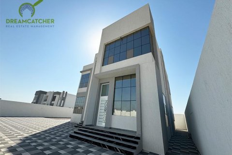 Vila v Al Qusaidat, Ras Al Khaimah, SAE 5 ložnice, 650.1 m² Č.: 588461 - fotografie 1